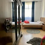 Vintage Senacka 9/7 Apartment