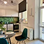 Vintage Senacka 9/7 Apartment